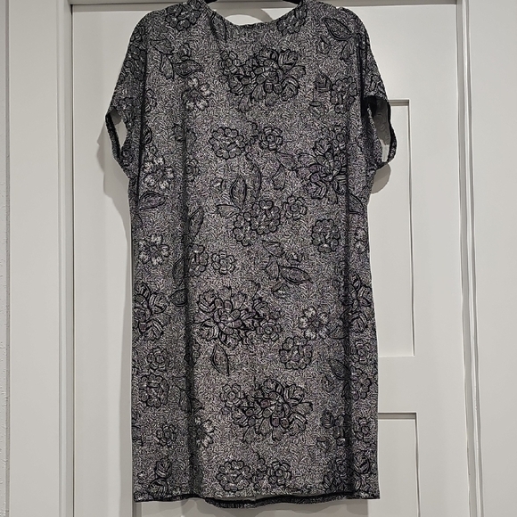 J. Jill Black and White V-Neck Mini Dress - Picture 4 of 7